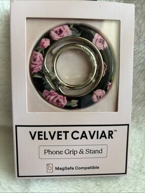 Velvet Caviar Black Phone Grip & Stand with Pink Rose Print
